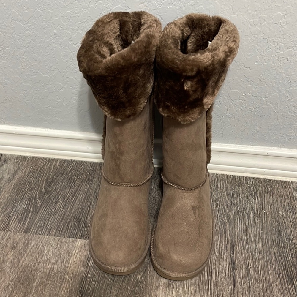 Arizona Boots Tan Color Size 8